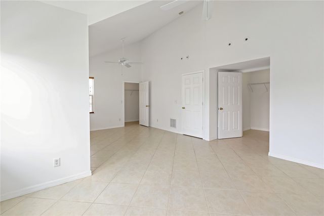 1915 Westminster Circle 17-5, Vero Beach, FL 32966