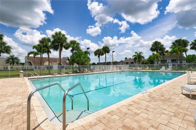 1915 Westminster Circle 17-5, Vero Beach, FL 32966