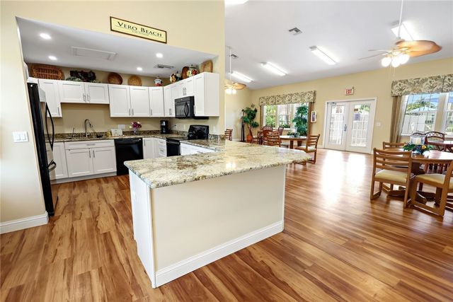 1915 Westminster Circle 17-5, Vero Beach, FL 32966