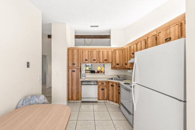 704 Sunny Pine Way C, Greenacres, FL 33415