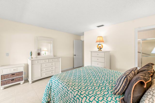 704 Sunny Pine Way C, Greenacres, FL 33415