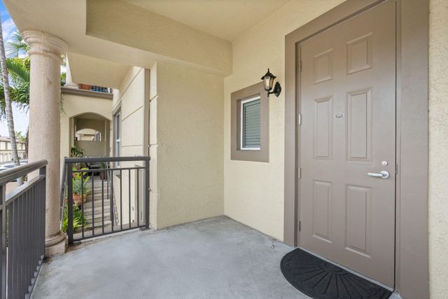 2617 NE 14th Avenue 109, Wilton Manors, FL 33334