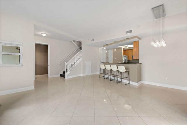 2617 NE 14th Avenue 109, Wilton Manors, FL 33334