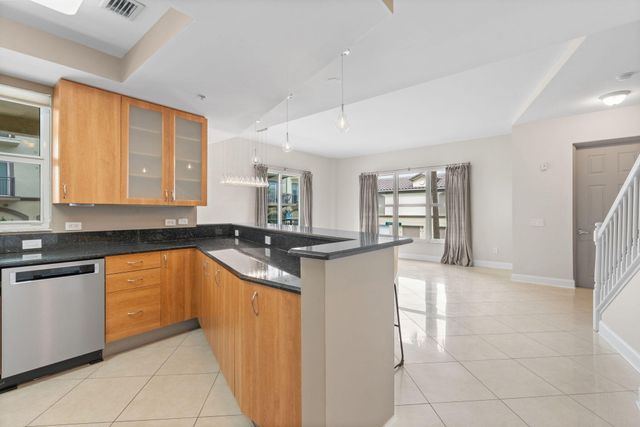 2617 NE 14th Avenue 109, Wilton Manors, FL 33334