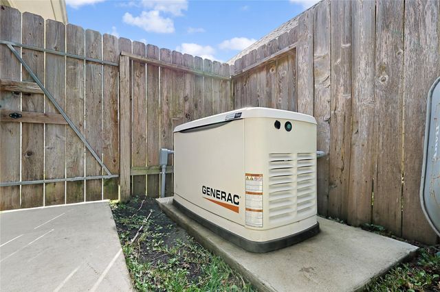 962 Oak Falls Drive, Conroe, TX 77378