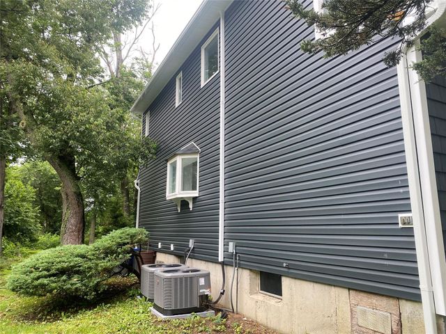 95 Muncie Road, West Babylon, NY 11704