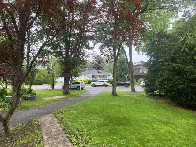 95 Muncie Road, West Babylon, NY 11704