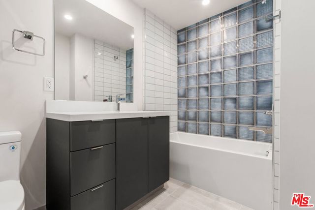 1226 S Bedford Street 301, Los Angeles, CA 90035