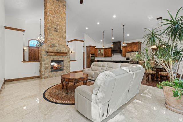 10637 S CRESCENT BEND DR, Sandy, UT 84070