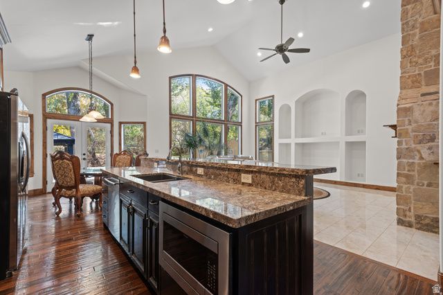 10637 S CRESCENT BEND DR, Sandy, UT 84070