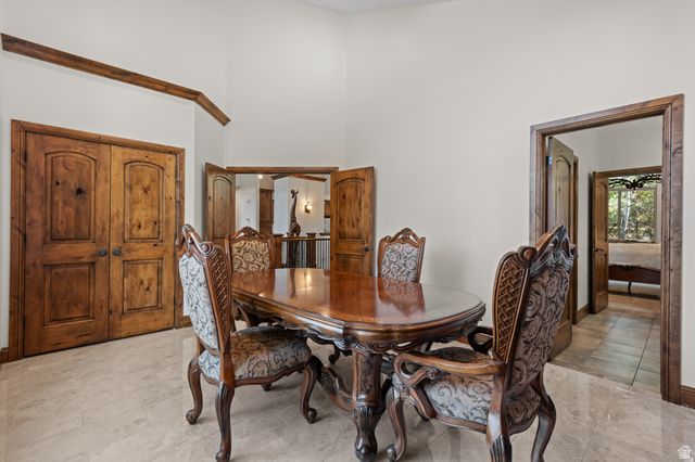 10637 S CRESCENT BEND DR, Sandy, UT 84070