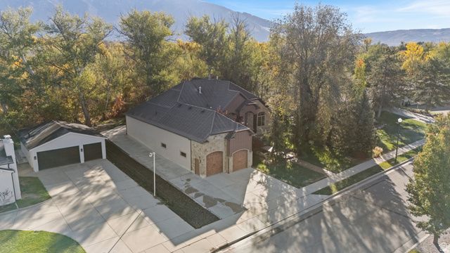 10637 S CRESCENT BEND DR, Sandy, UT 84070