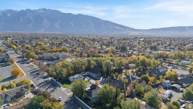 10637 S CRESCENT BEND DR, Sandy, UT 84070