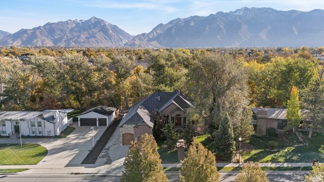 10637 S CRESCENT BEND DR, Sandy, UT 84070