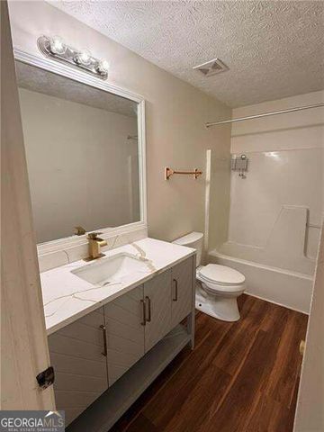 220 Daileys Plantation Drive, Mcdonough, GA 30253