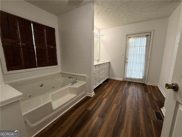 220 Daileys Plantation Drive, Mcdonough, GA 30253