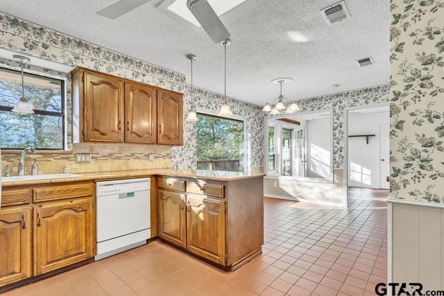 520 Dogwood Lane, Hideaway, TX 75771