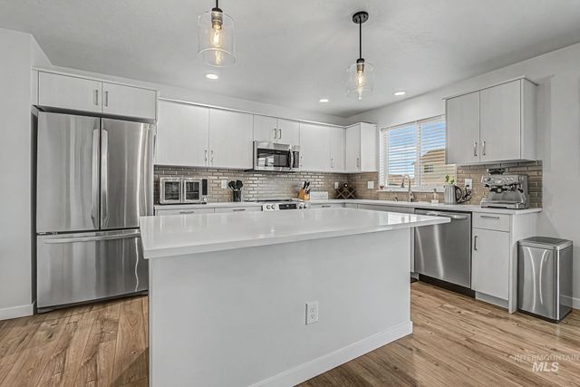 5318 E Grizzly, Nampa, ID 83687