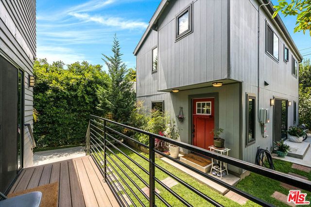 223 N St Andrews Place, Los Angeles, CA 90004