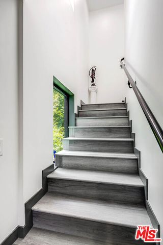 223 N St Andrews Place, Los Angeles, CA 90004