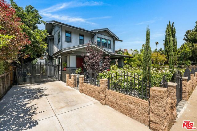 223 N St Andrews Place, Los Angeles, CA 90004