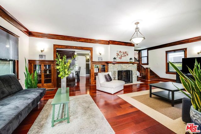 223 N St Andrews Place, Los Angeles, CA 90004