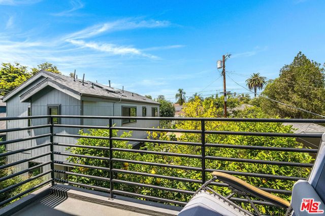 223 N St Andrews Place, Los Angeles, CA 90004