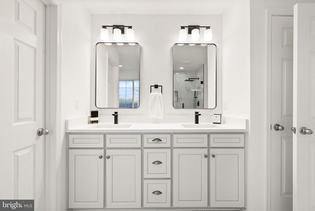 42222 CAMERON PARISH DR, Ashburn, VA 20148