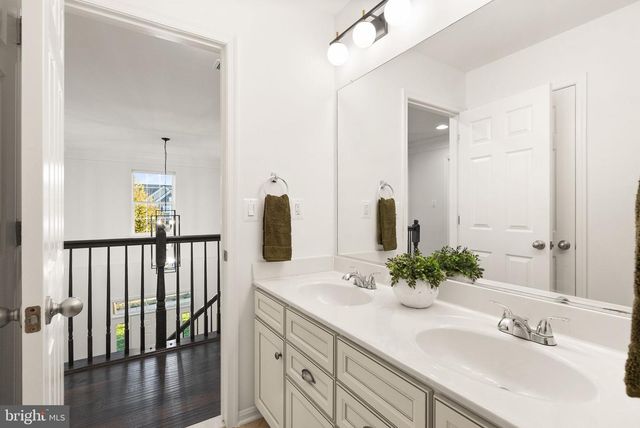 42222 CAMERON PARISH DR, Ashburn, VA 20148