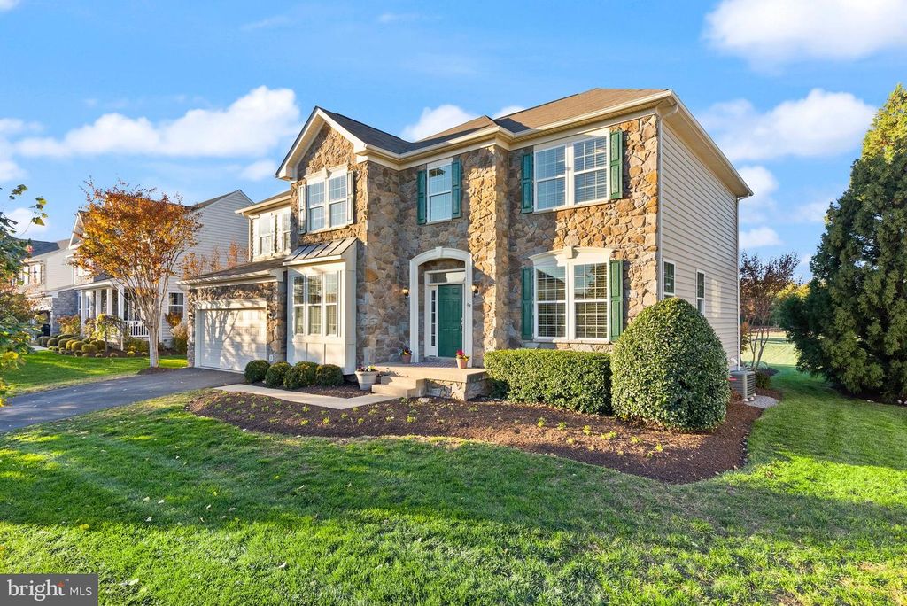 42222 CAMERON PARISH DR, Ashburn, VA 20148