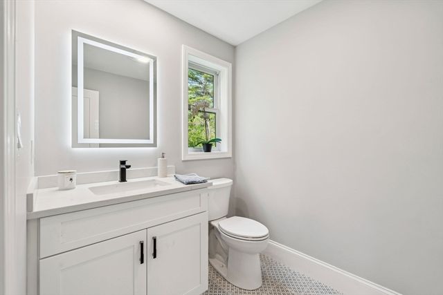 9 Trues Pkwy, Sandown, NH 03873