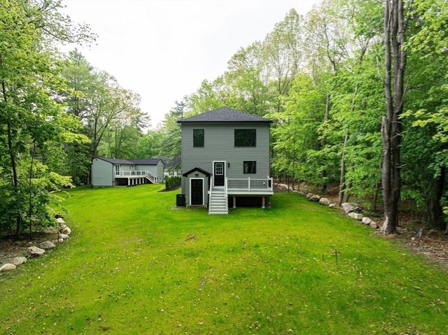 9 Trues Pkwy, Sandown, NH 03873