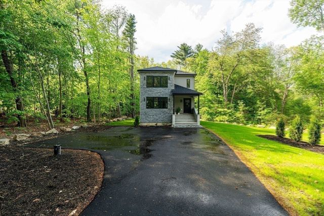 9 Trues Pkwy, Sandown, NH 03873