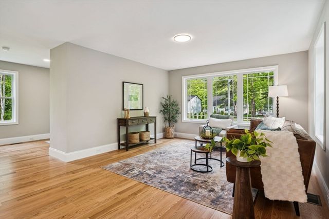 9 Trues Pkwy, Sandown, NH 03873