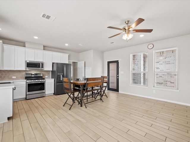 262 Peninsula Point Drive, Montgomery, TX 77356