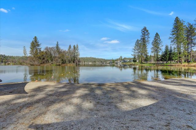 19308 Explorer Ct, Penn Valley, CA 95946