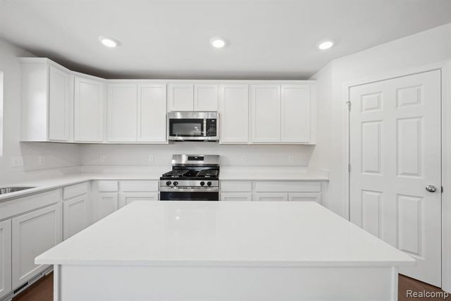 54821 Mockingbird, Chesterfield, MI 48047