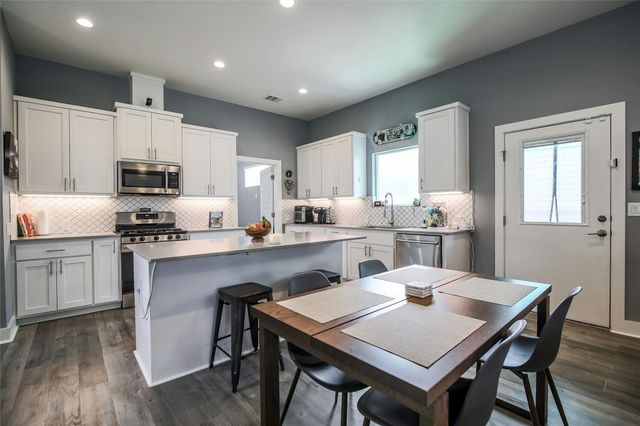 7607 Providence Ave A, Austin, TX 78752
