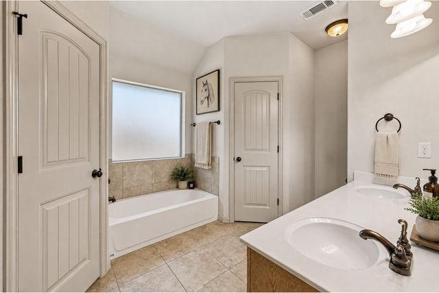 1245 Newcastle Drive, Weatherford, TX 76086