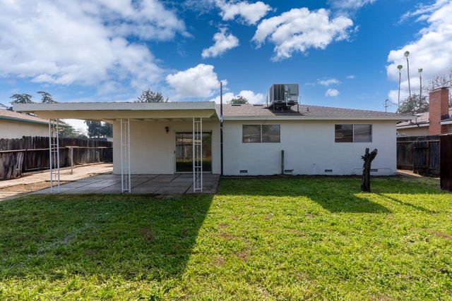 4891 E Rialto Avenue, Fresno, CA 93726