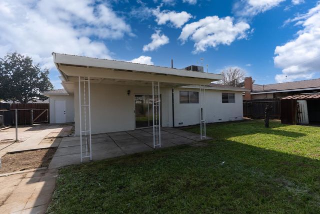 4891 E Rialto Avenue, Fresno, CA 93726