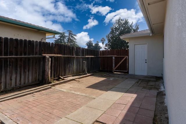 4891 E Rialto Avenue, Fresno, CA 93726