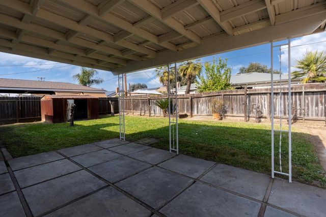 4891 E Rialto Avenue, Fresno, CA 93726