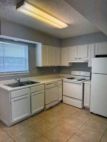 2822 Wimbledon Court C, Garland, TX 75041