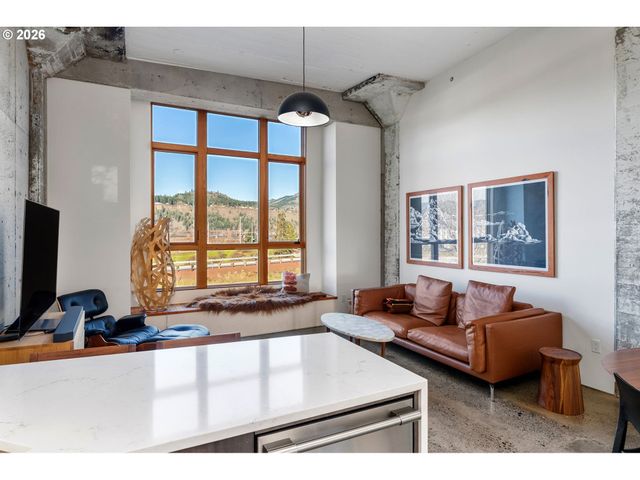 314 COLUMBIA St, Hood River, OR 97031