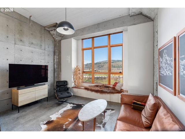 314 COLUMBIA St, Hood River, OR 97031