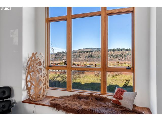 314 COLUMBIA St, Hood River, OR 97031