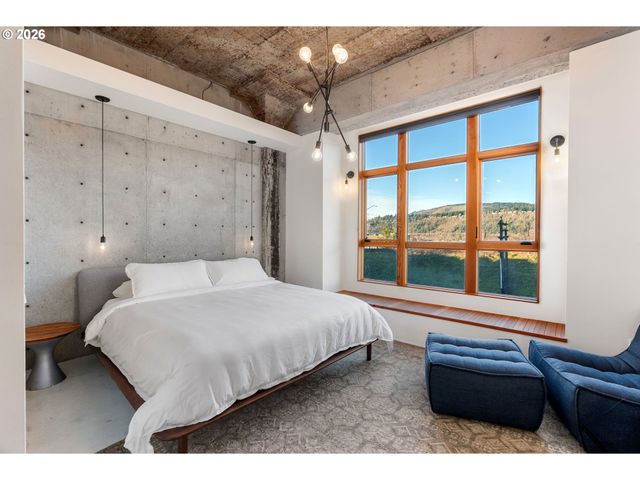 314 COLUMBIA St, Hood River, OR 97031