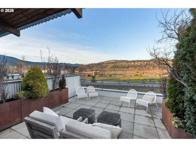 314 COLUMBIA St, Hood River, OR 97031