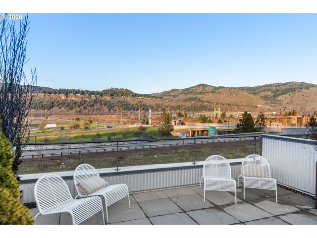 314 COLUMBIA St, Hood River, OR 97031